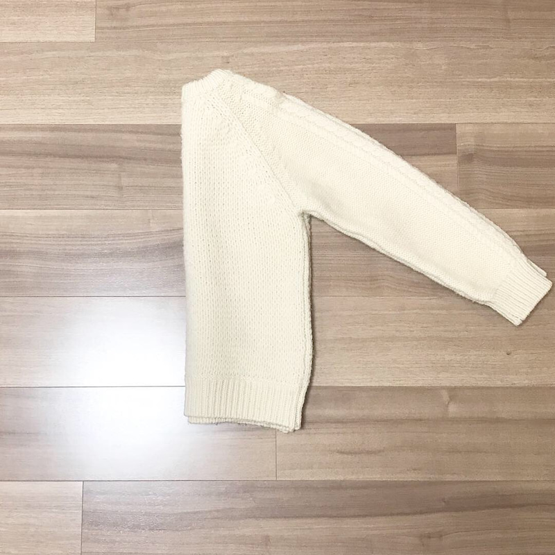 ハンガーを使った型崩れしないニットのかけ方